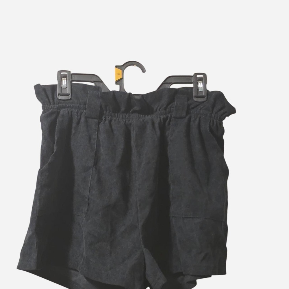 Black linen shorts with pockets